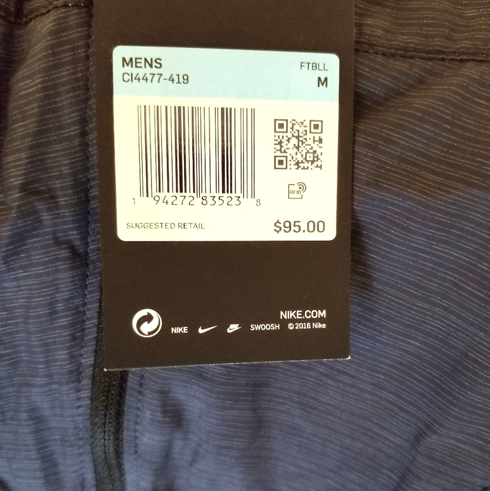Nike Pullover - Picture 5 of 5